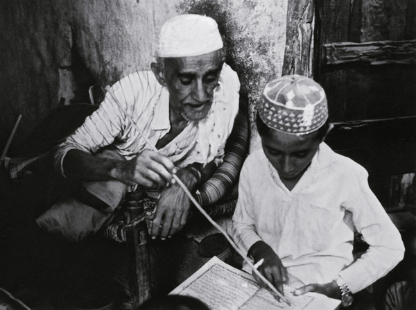 20120526154212_yemen___la_leçon_de_lecture___grand_père_et_son_petit_fils 20120526154212_yemen___la_leçon_de_lecture___grand_père_et_son_petit_fils