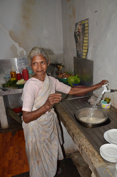 20120801145820_femme___maison_coloniale__a_laggala__1136 20120801145820_femme___maison_coloniale__a_laggala__1136