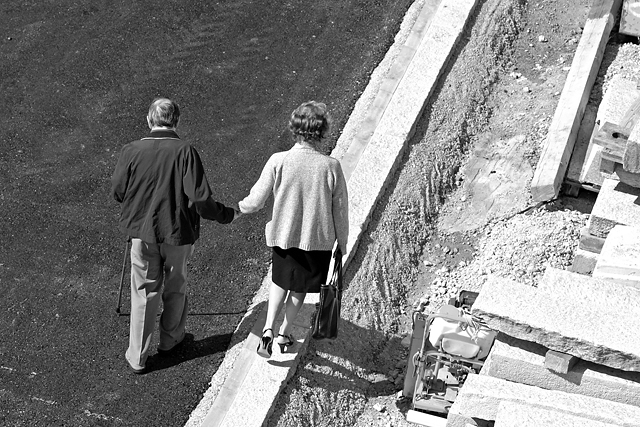 20130427160217_main_dans_la_main 20130427160217_main_dans_la_main