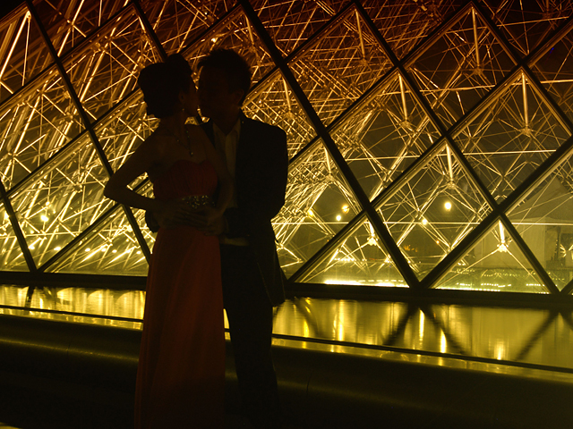 20130502111933_les_amoureux_du_louvre 20130502111933_les_amoureux_du_louvre