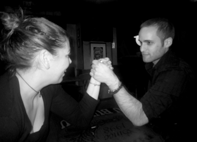 20130507154511_bras_de_fer_dans_un_gant_de_velours 20130507154511_bras_de_fer_dans_un_gant_de_velours