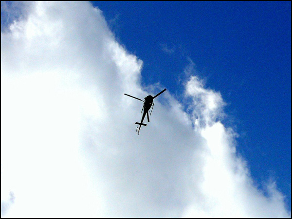 Hélicoptère dans le ciel de Sendai - Pauline Ramel Hélicoptère dans le ciel de Sendai - Pauline Ramel