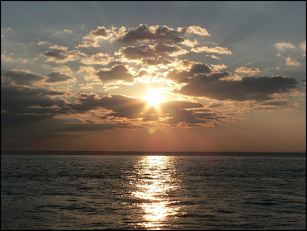 Levé de soleil sur le Saint Laurent - Olivier Bayart Levé de soleil sur le Saint Laurent - Olivier Bayart