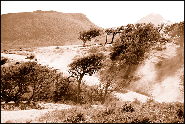 Terre de feu sous le vent - Michaël Dupeyron Terre de feu sous le vent - Michaël Dupeyron