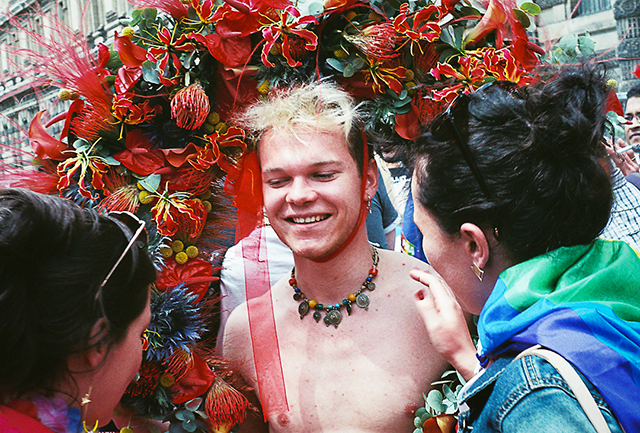 20161006195036_2016_08_red_roses__adrien_rault_ 20161006195036_2016_08_red_roses__adrien_rault_
