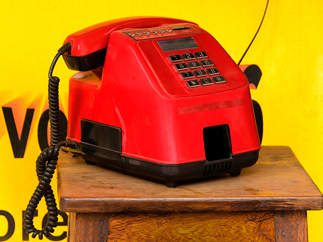 20161010171513_tel_rouge_fond_jaune 20161010171513_tel_rouge_fond_jaune