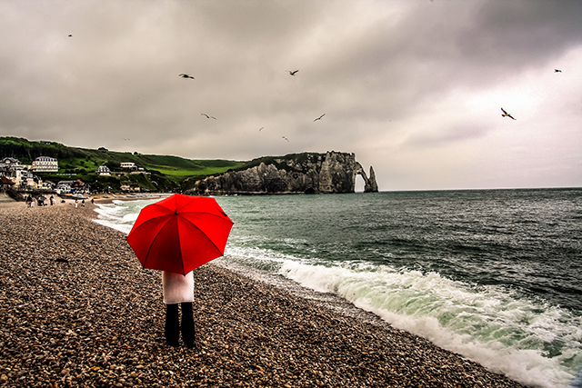 20161015163515_le_parapluie_etretat_gaudet_c 20161015163515_le_parapluie_etretat_gaudet_c