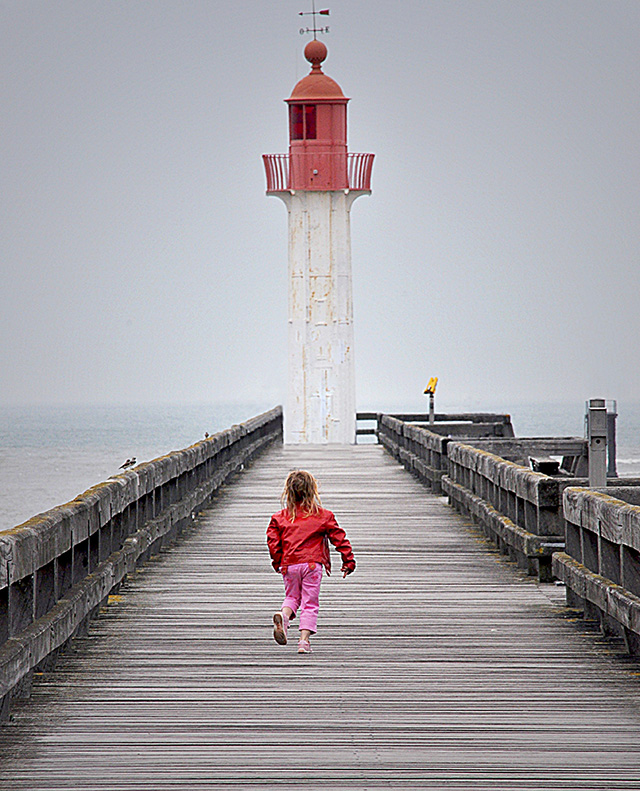 20161024172603_la_petite_fille_au_phare 20161024172603_la_petite_fille_au_phare