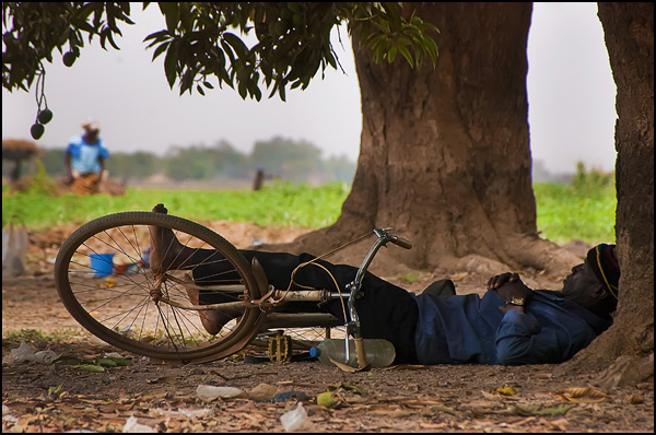 20090602021000_Sleeping_man_in_Ouagadougou[1].jpg